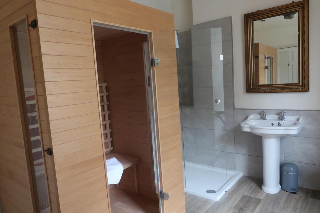 Prince Hall Hotel Принстаун Екстериор снимка